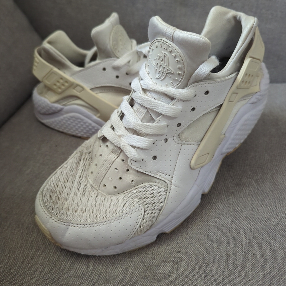 Nike White Huarache Running Training Tennis Shoes Sneakers Size 10.5